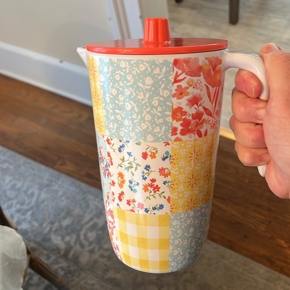 The Pioneer Woman Other - Pioneer Woman Patchwork Medley Melamine Pitcher with Lid 1.8 qt in EUC